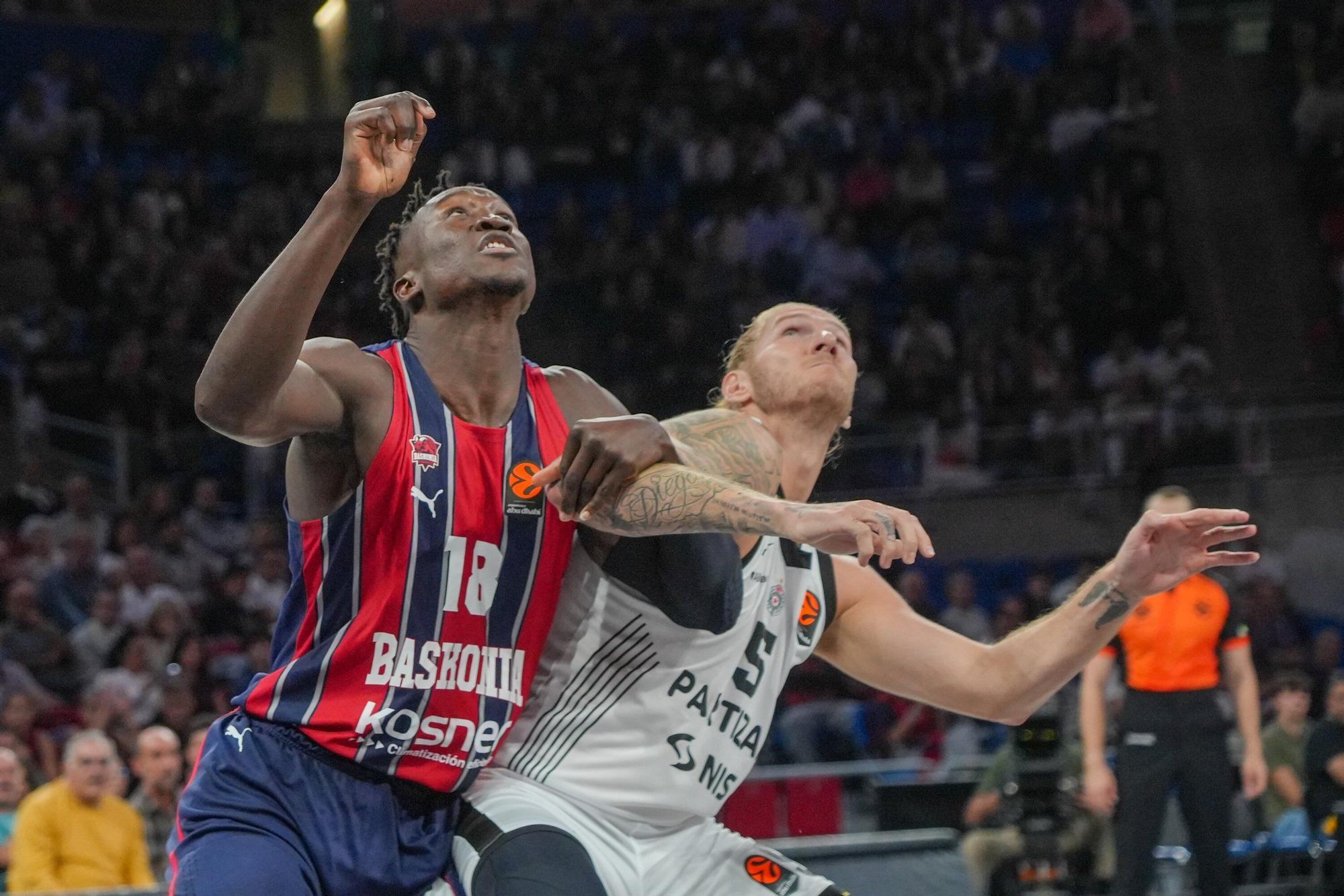 Todas las fotos del Baskonia-Partizan en el Buesa Arena
