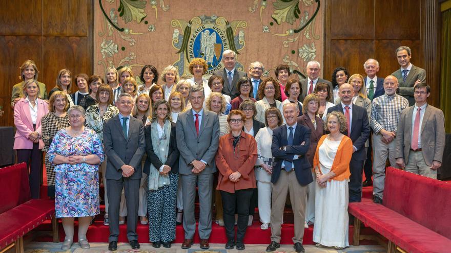 La CUN entrega 43 Broches de Oro a los profesionales que se jubilan este curso