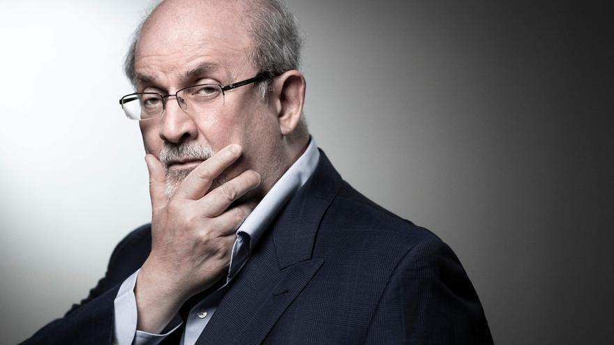 Salman Rushdie evoluciona favorablemente, pero sigue en estado grave