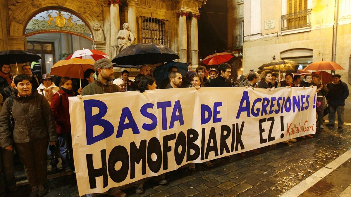 Concentración en contra de las agresiones homófobas.