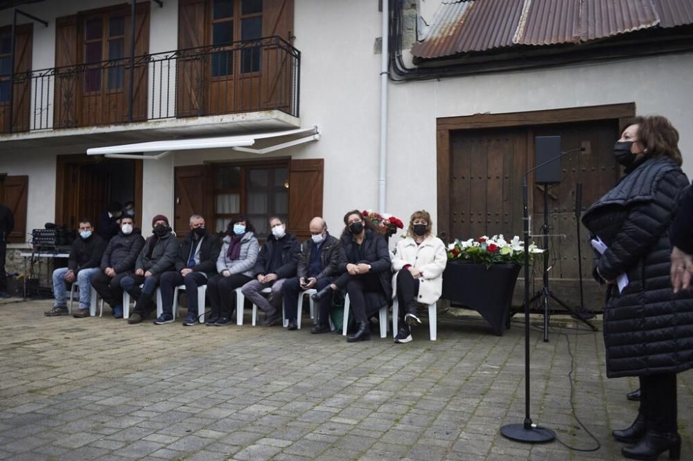 Homenaje a Mikel Zabalza.