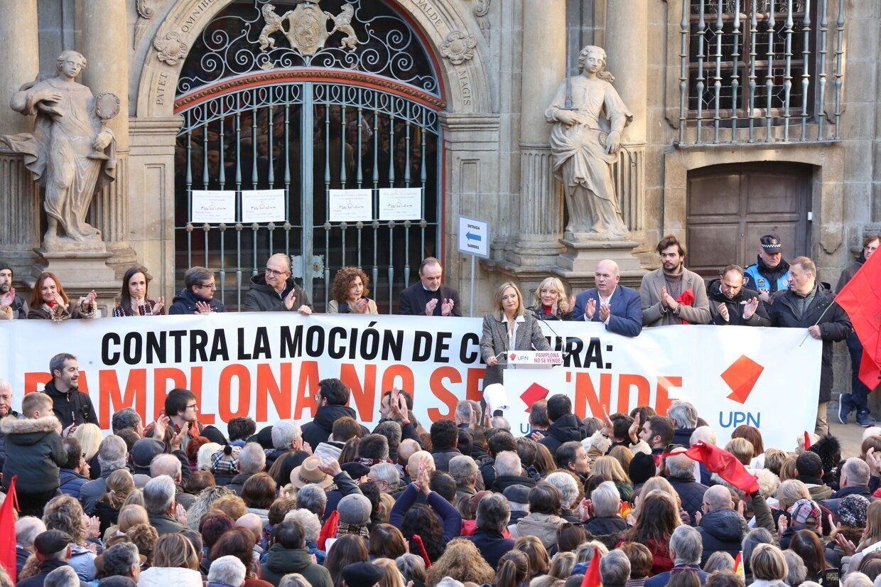 Imágenes de la concentración contra la moción de censura en Iruñea