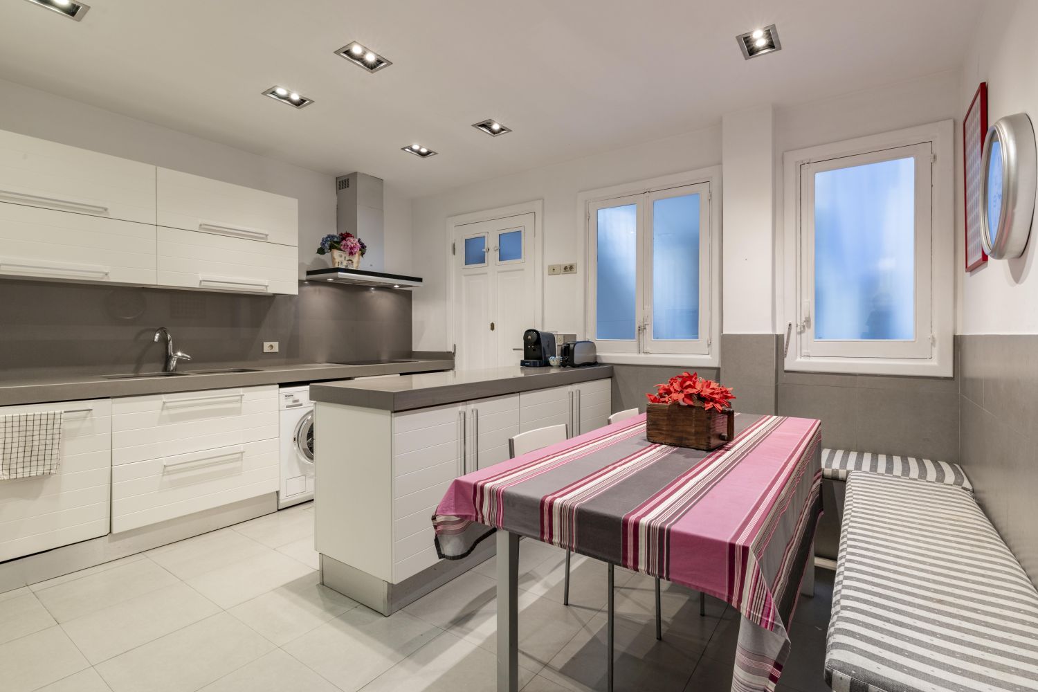 Magnífica propiedad en venta ubicada en un edificio señorial, situada en una de las zonas más elegantes del céntrico barrio de Gros