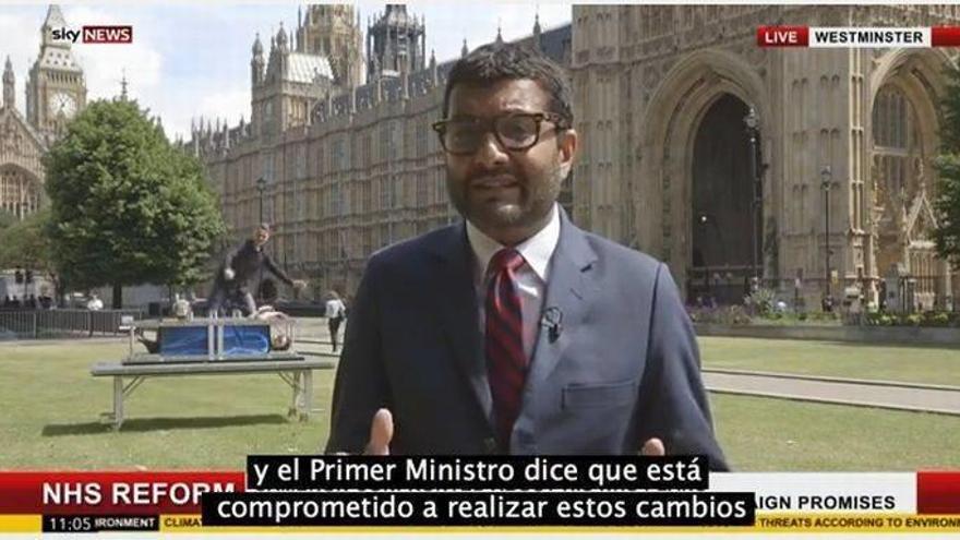 Dos magos le roban el protagonismo en directo a un reportero de Sky News