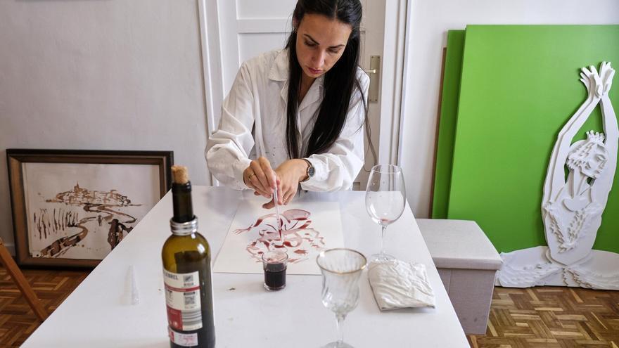 Cuando pintar con vino es literalmente un arte