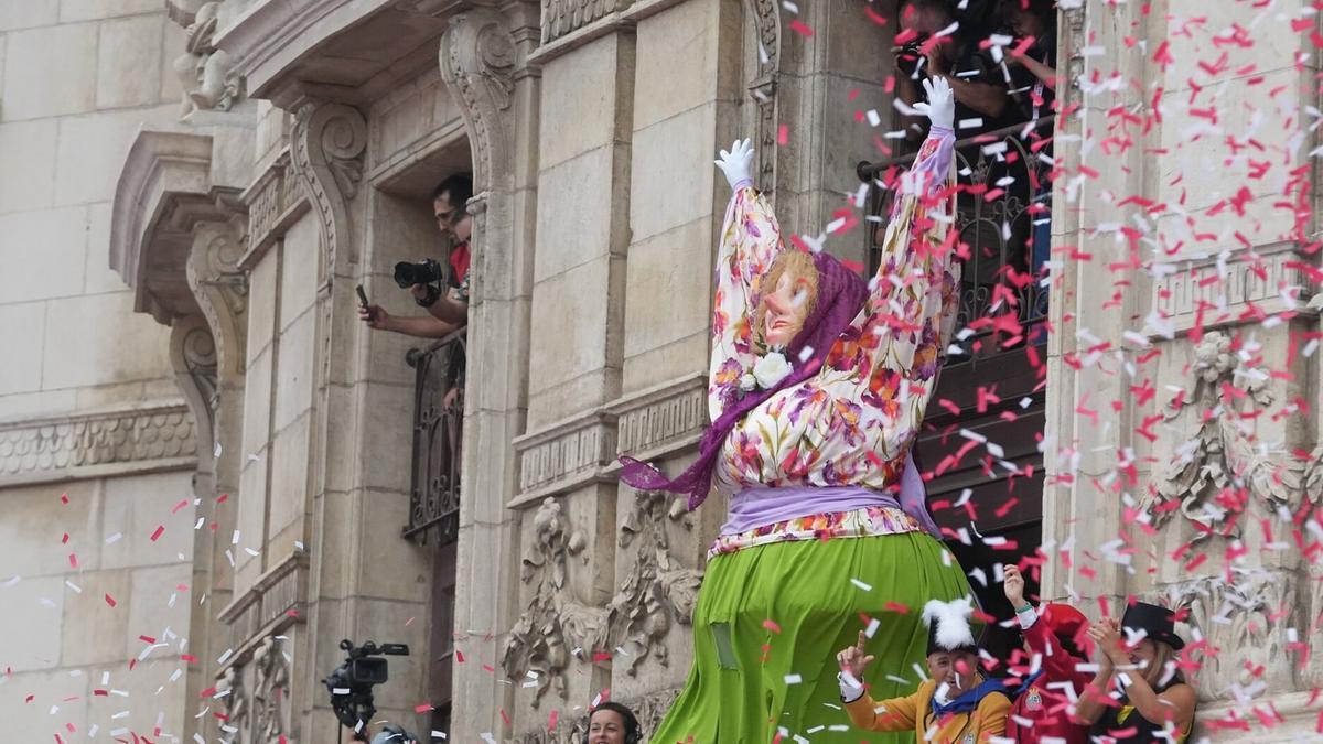 Marijaia en el balcón del Arriaga en el txupinazo