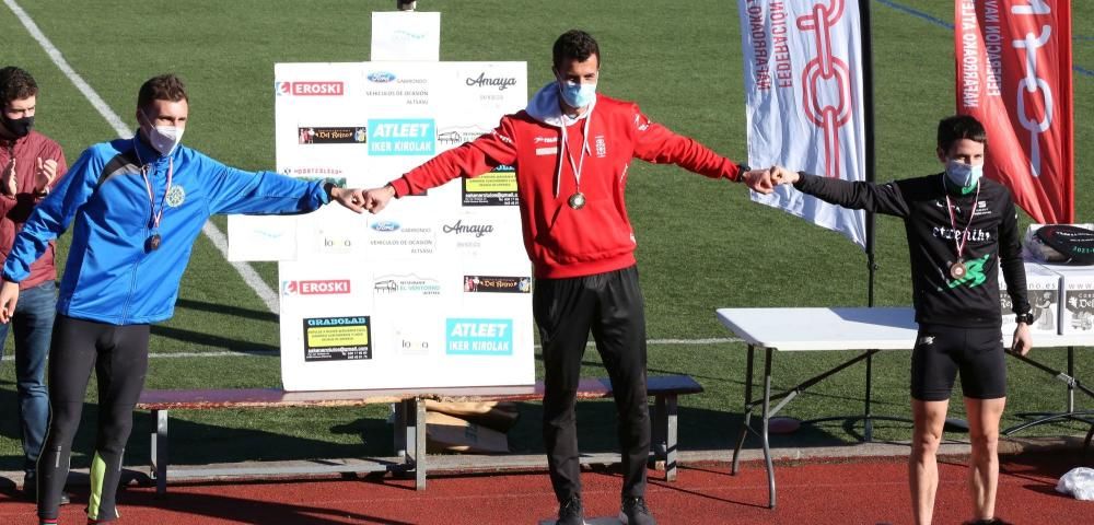 Atletas durante el 36 Campeonato Navarro de Cross Largo.