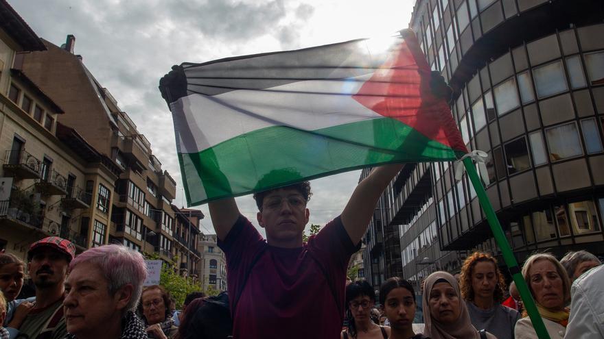 El Parlamento de Navarra defiende las ayudas a las ONG de apoyo al pueblo palestino y apuesta por mejorarlas