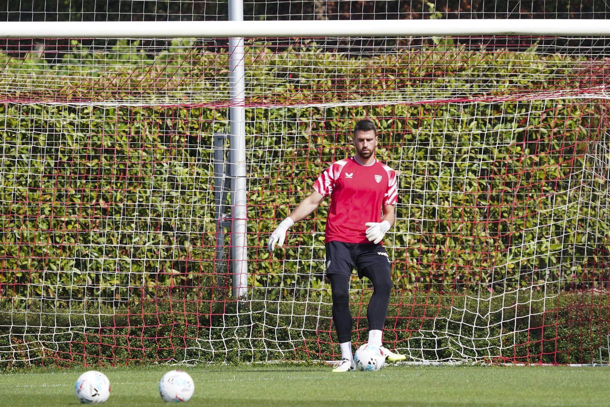 En imágenes: el Athletic entrena con Paredes y sin Adu Ares