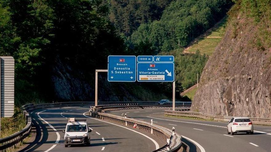 Una múltiple colisión en Bergara obliga a cerrar la N-636
