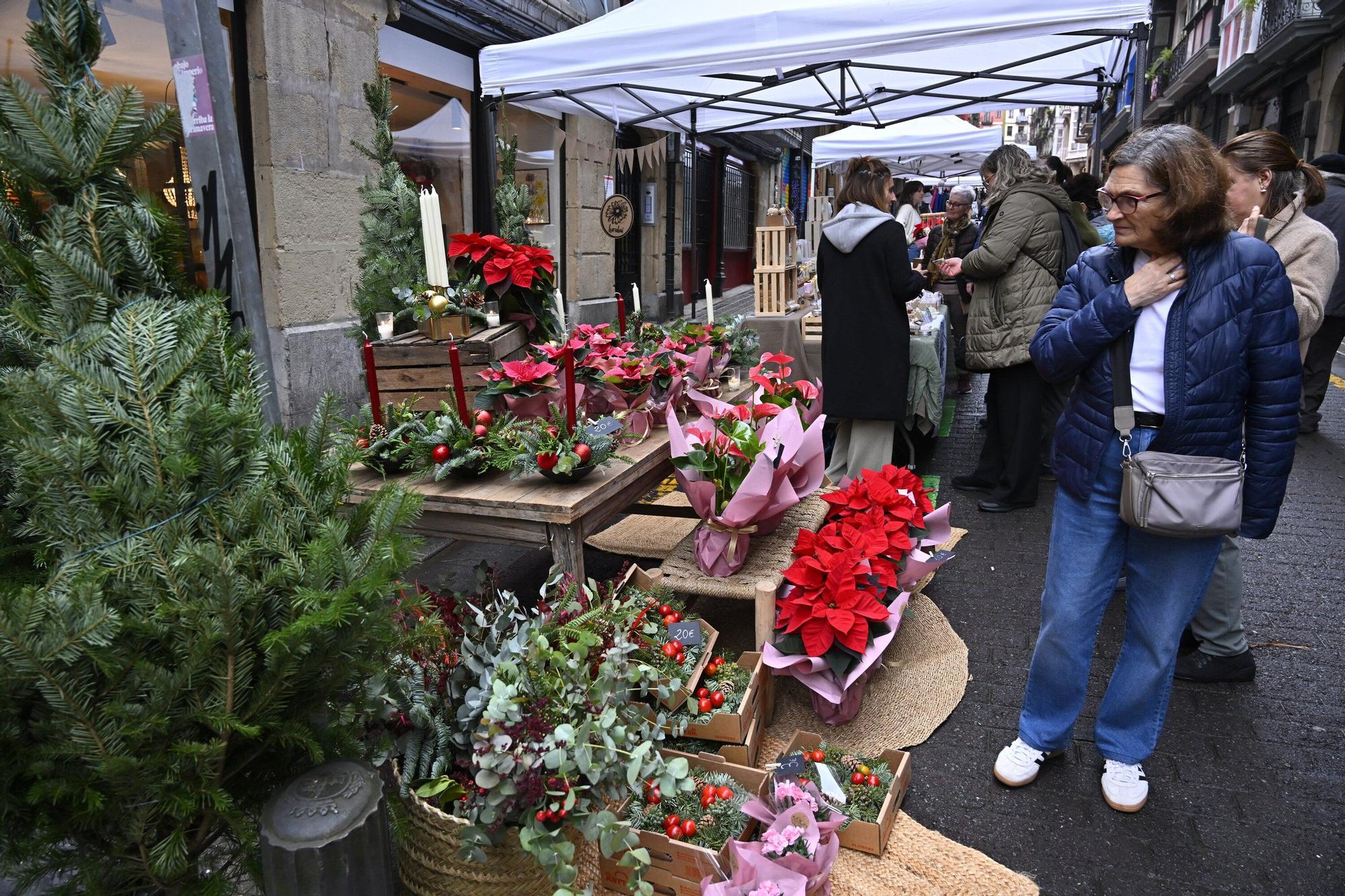 En imágenes: el mercado del Dos de Mayo se viste de Navidad
