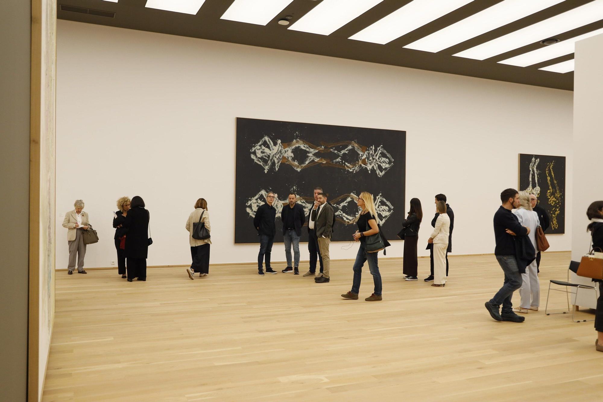 El edificio moderno del Bellas Artes reabre con Baselitz, el artista que decidió pintar el mundo al revés