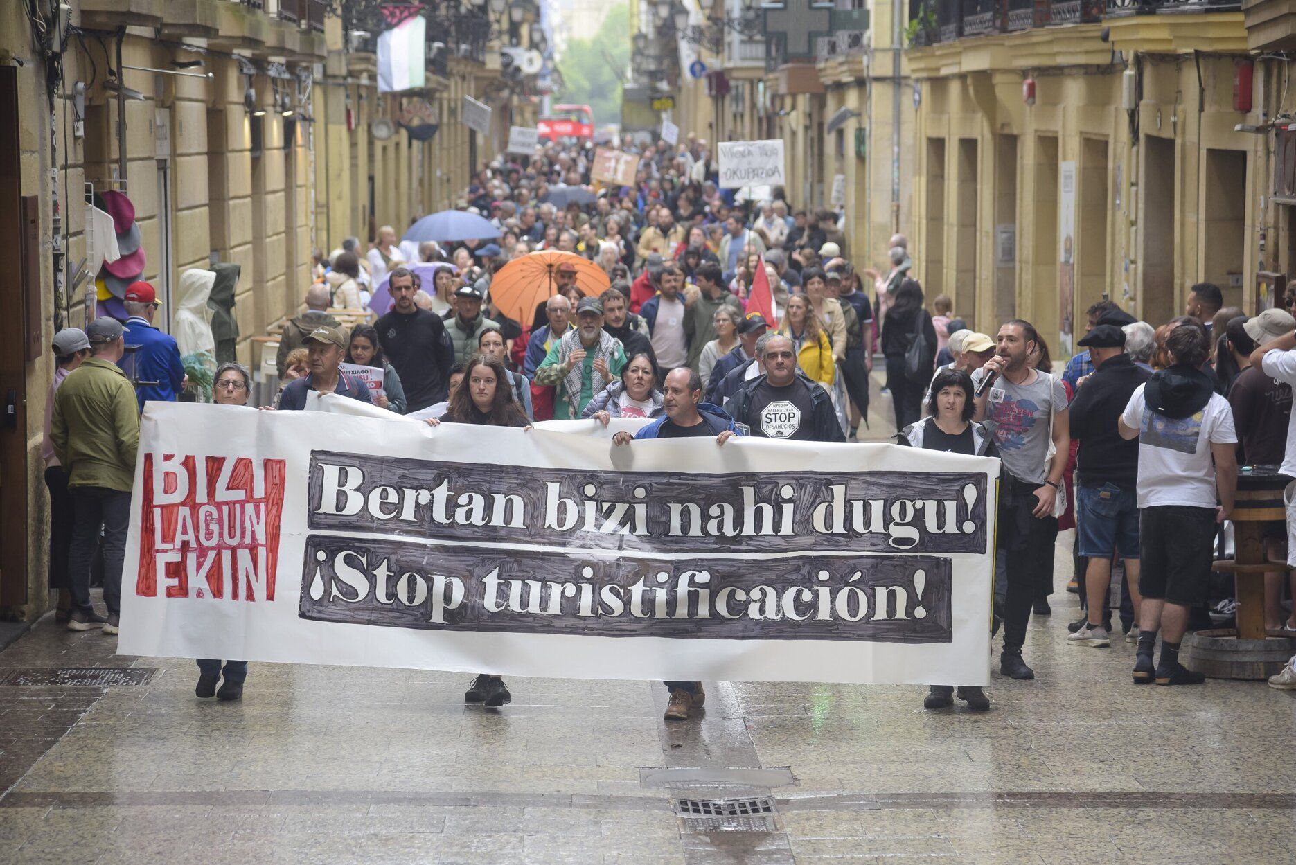Donostia sale a la calle para protestar en contra de la turistificación
