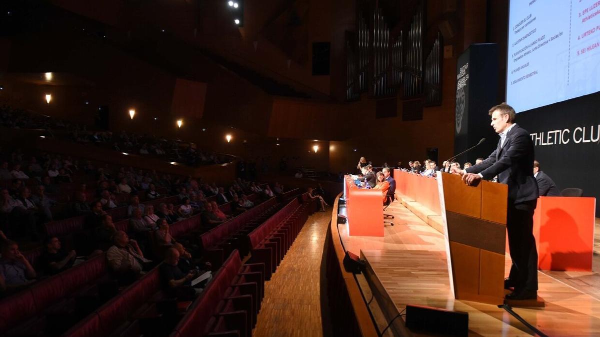 Jon Uriarte se dirige a la Asamblea de Compromisarios del Athletic