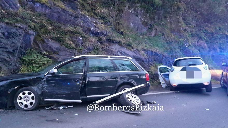 Cinco heridos en un accidente de tráfico en Sopuerta