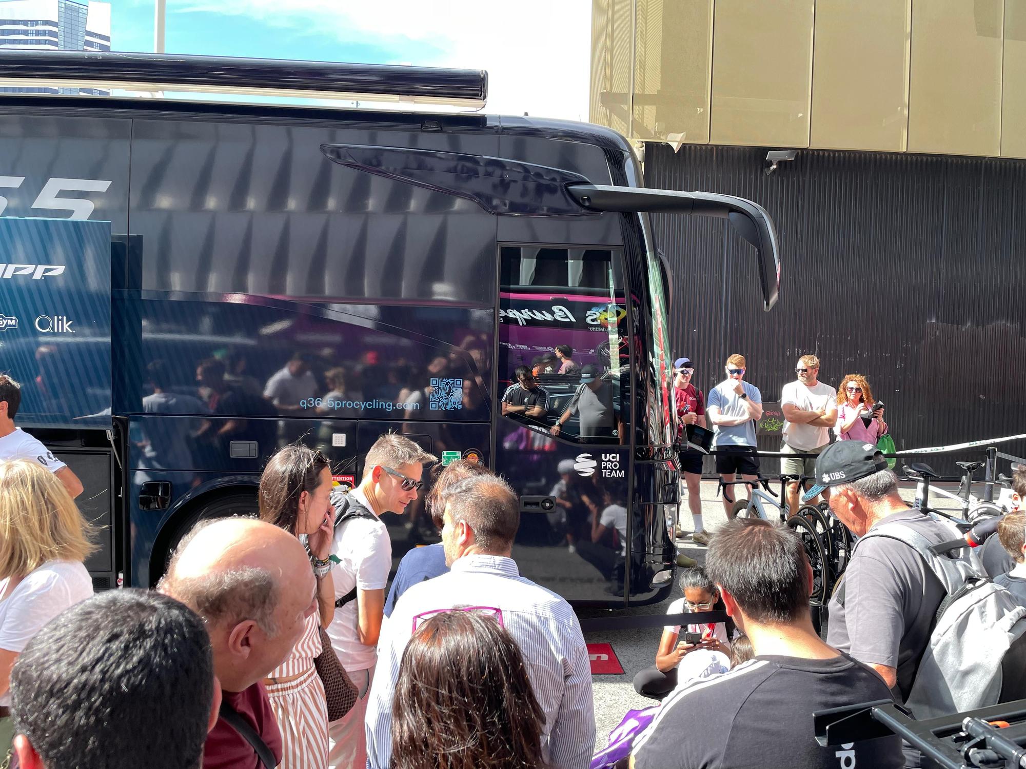La Vuelta llega a Bizkaia: las imágenes del montaje en Bilbao