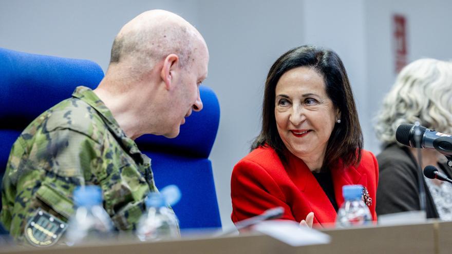 Robles insiste en que España no participará en una misión en el estrecho de Ormuz y no enviará cazaminas a la zona