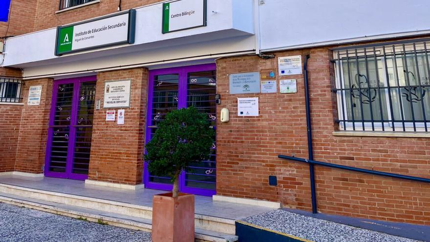 Cinco menores heridos al desprenderse el techo de escayola de un aula en Sevilla