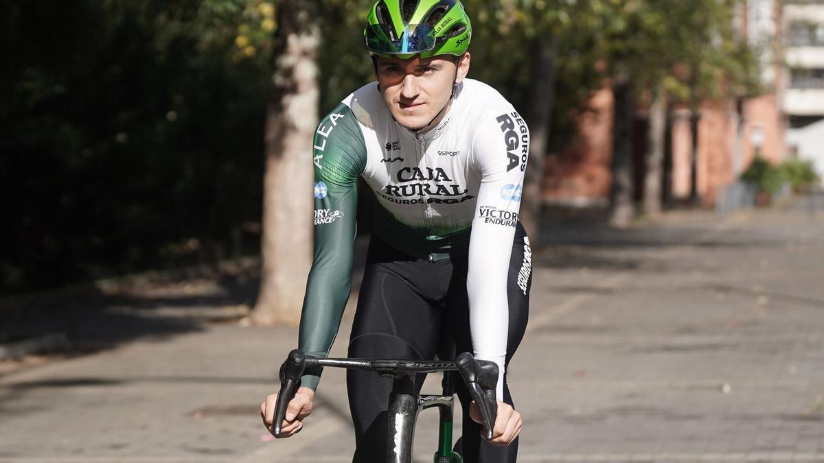 Gorka Sorarrain, este lunes antes de iniciar su entrenamiento en carretera.