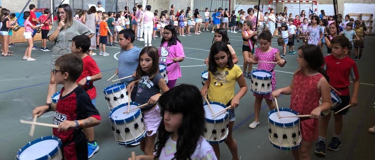 Niños, tambores, gigantes y perros anunciarán la fiesta en Oñati