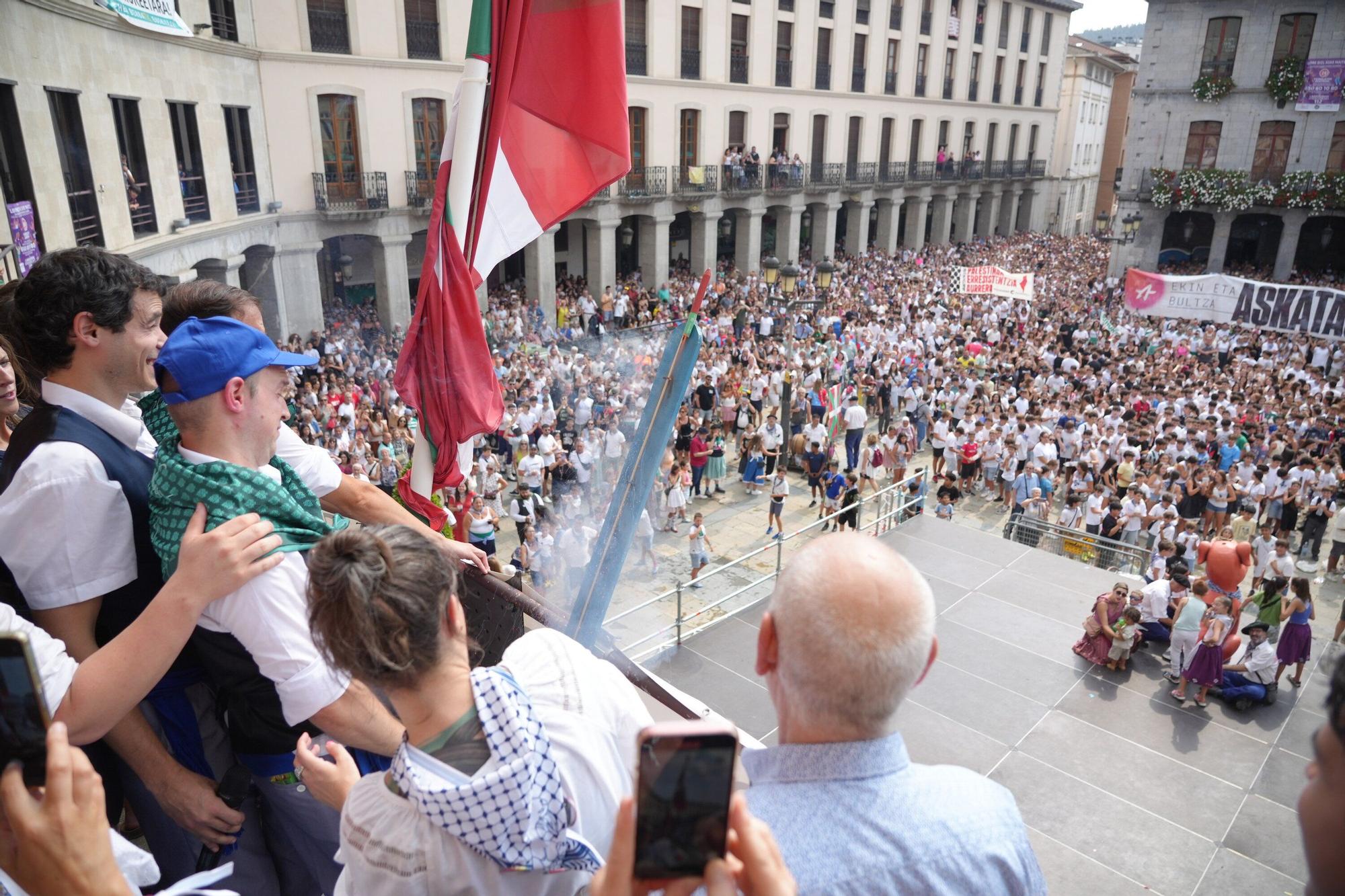 En imágenes: Llodio disfruta del Txupinazo