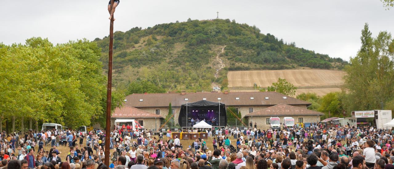 En imágenes: Las campas de Olarizu se llenan de fiesta