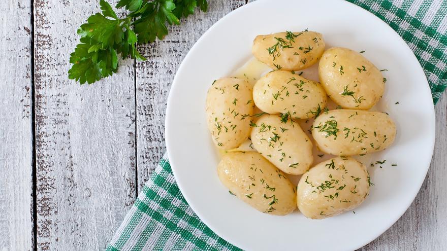 El truco de una experta en gastronomía para cocer las patatas en el microondas en cinco minutos
