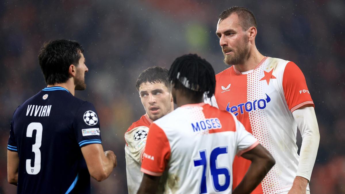 Vivian se encara con Chory.