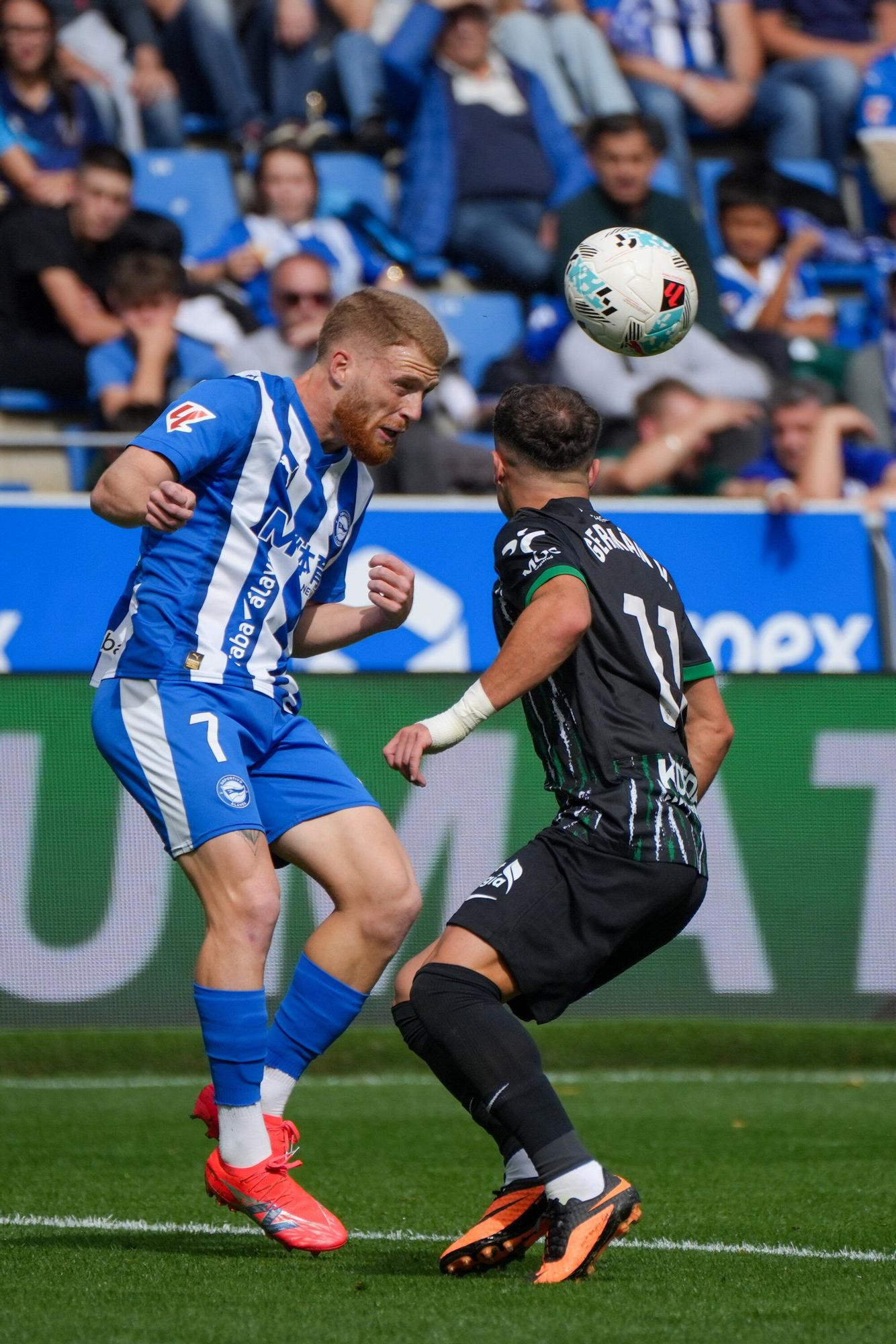 En Imágenes: El Alavés se impone al Elche