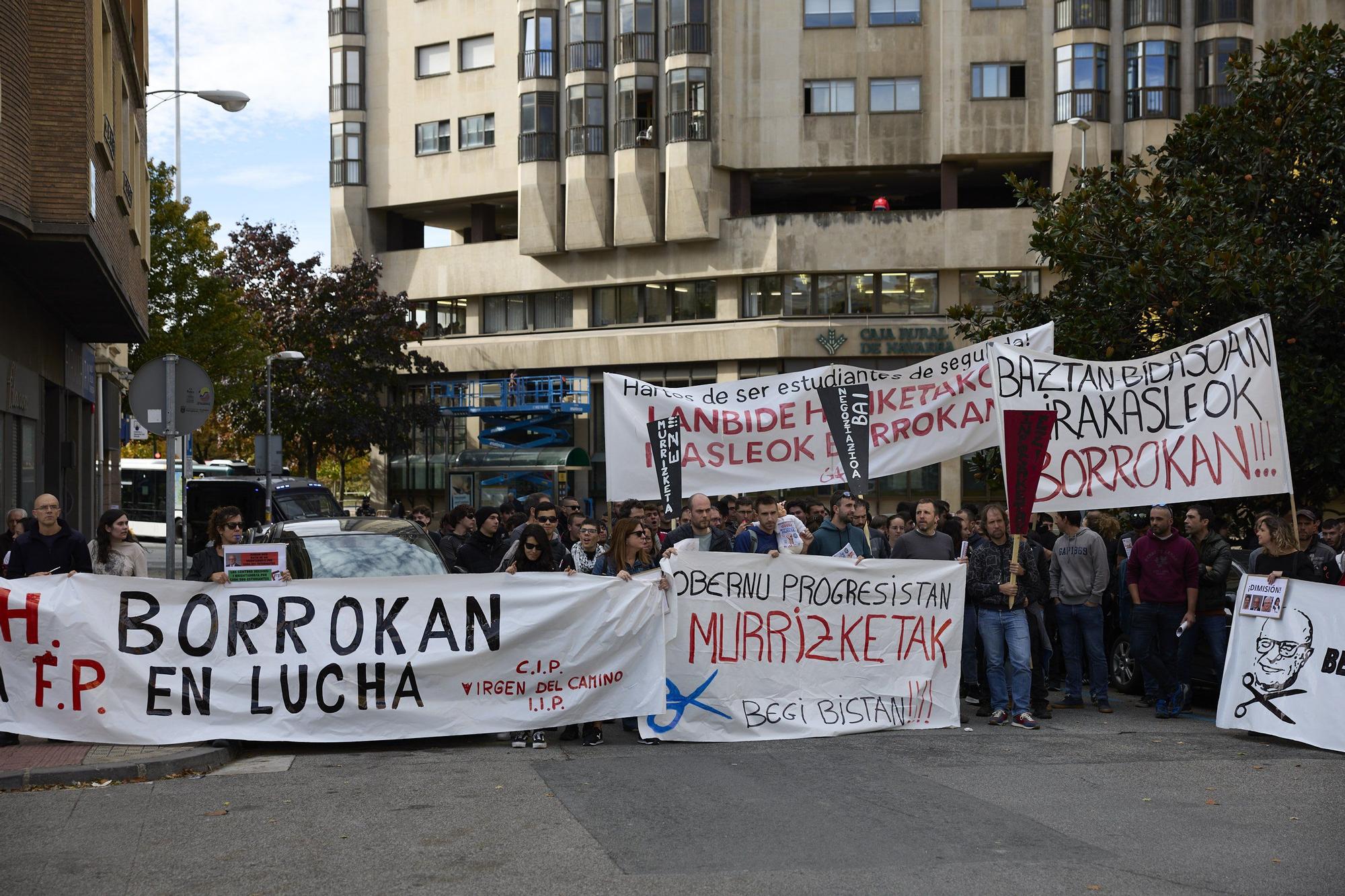 Manifestación de profesores y estudiantes de FP en Pamplona el segundo día de huelga