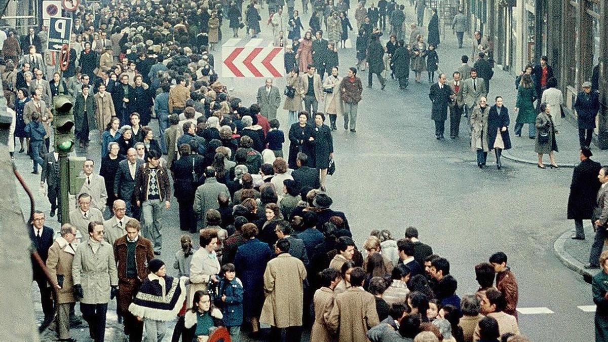 Colas para visitar la capilla ardiente en el Palacio Real.