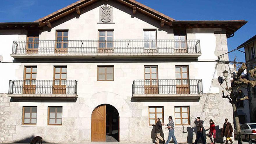 Exterior de la casa consistorial de Uharte Arakil.