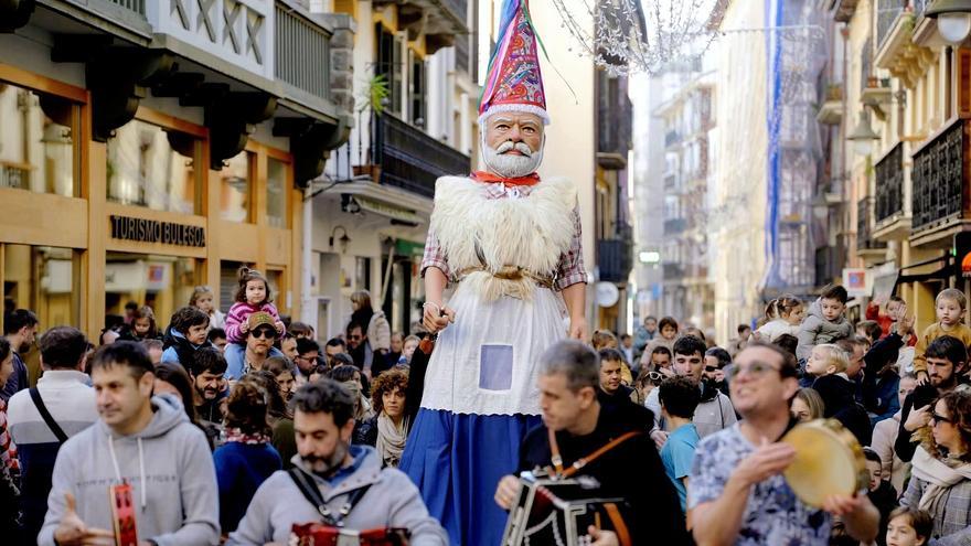 Un gigante para Laxaro en Zarautz