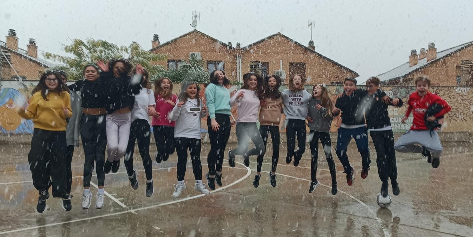 Un mural reivindica la acción climática en el IES Alhama de Corella