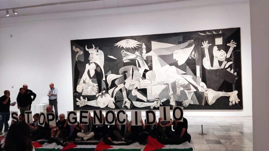Activistas denuncian ante el &#039;Guernica&#039; que el genocidio de Gaza &quot;no se ha detenido&quot;