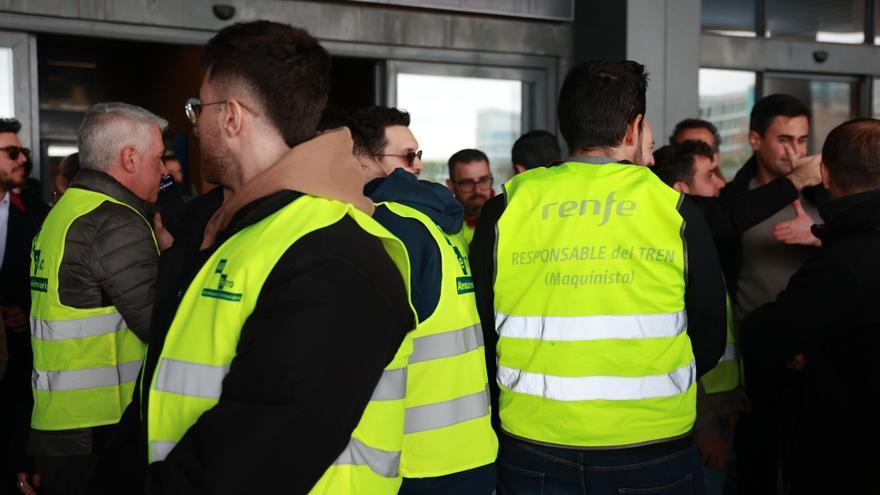 Los sindicatos desconvocan la huelga ferroviaria tras llegar a un acuerdo con Transportes