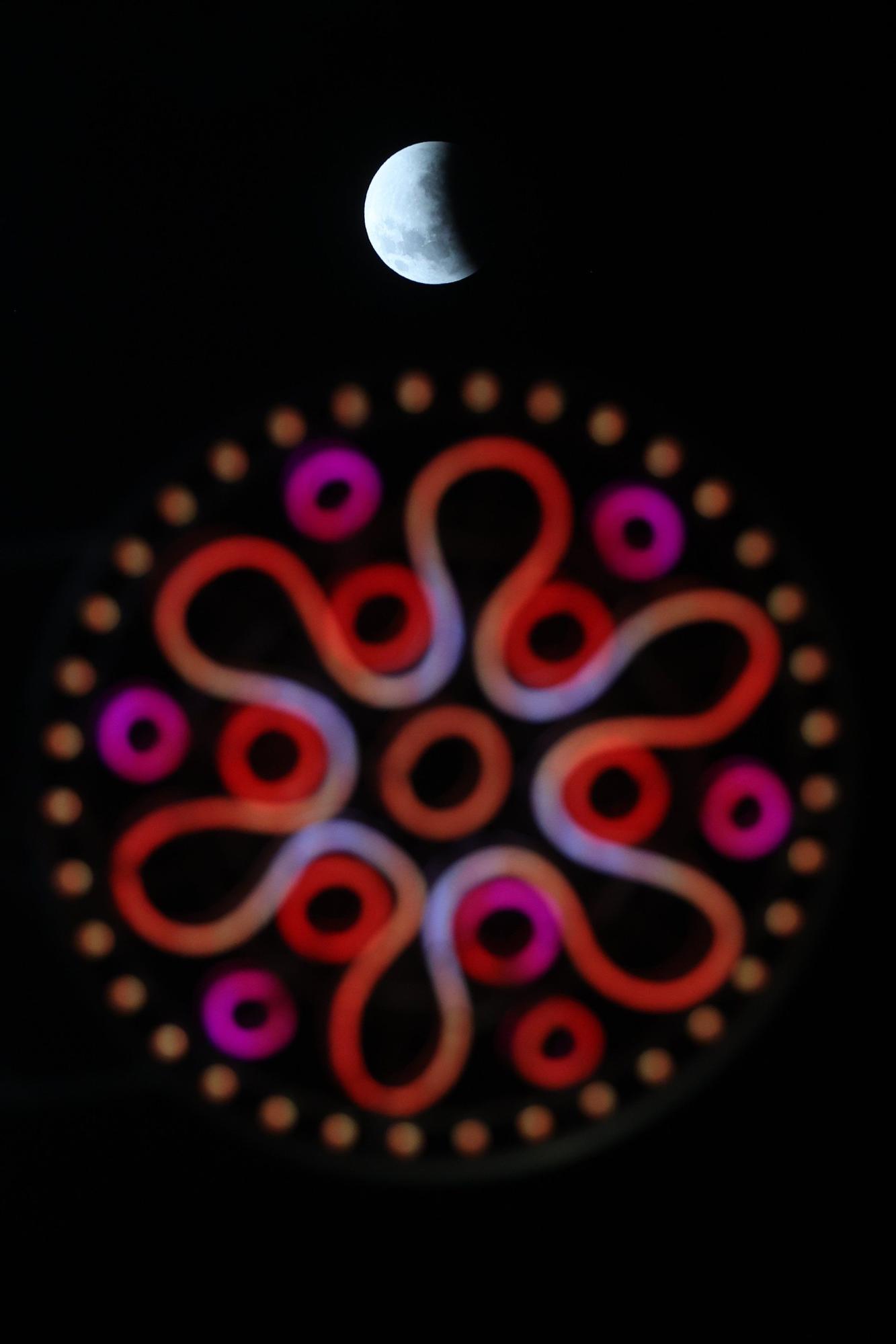 Eclipse lunar del 7 de septiembre: las mejores imágenes de la 'Luna de Sangre'
