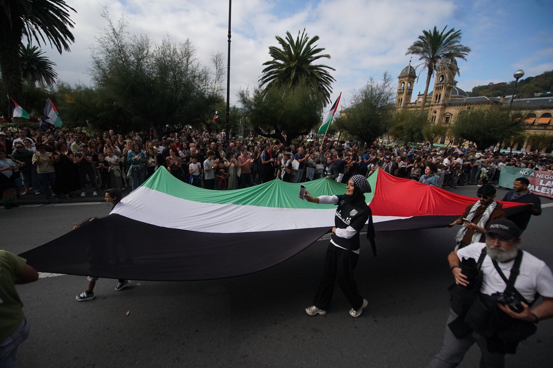 [Fotos] Donostia se vuelca con Palestina en la huelga general