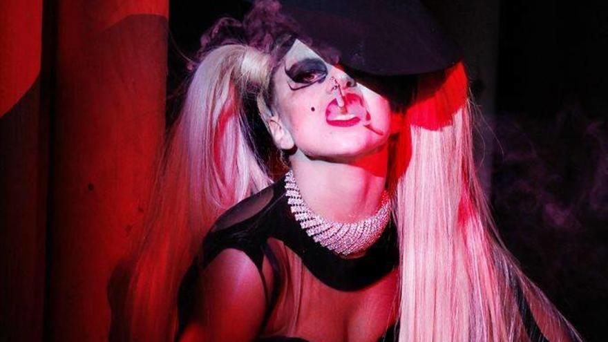 Lady Gaga se convierte en la estrella de las pasarelas de París