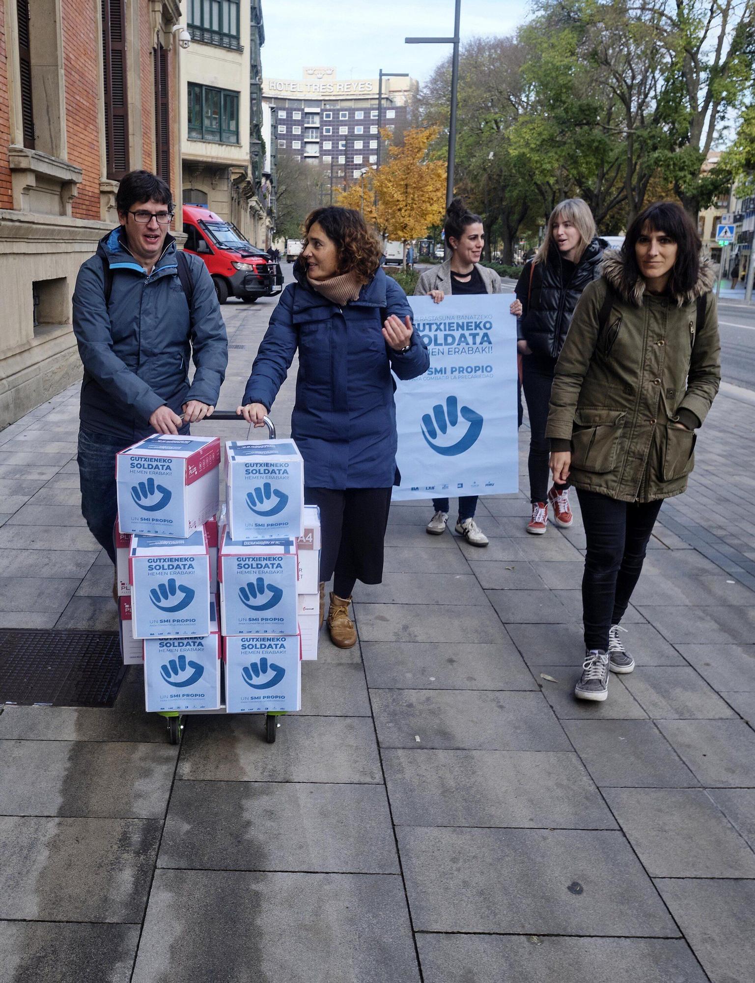 ELA, LAB, ESK, Steilas, Etxalde e Hiru en el Parlamento de Navarra