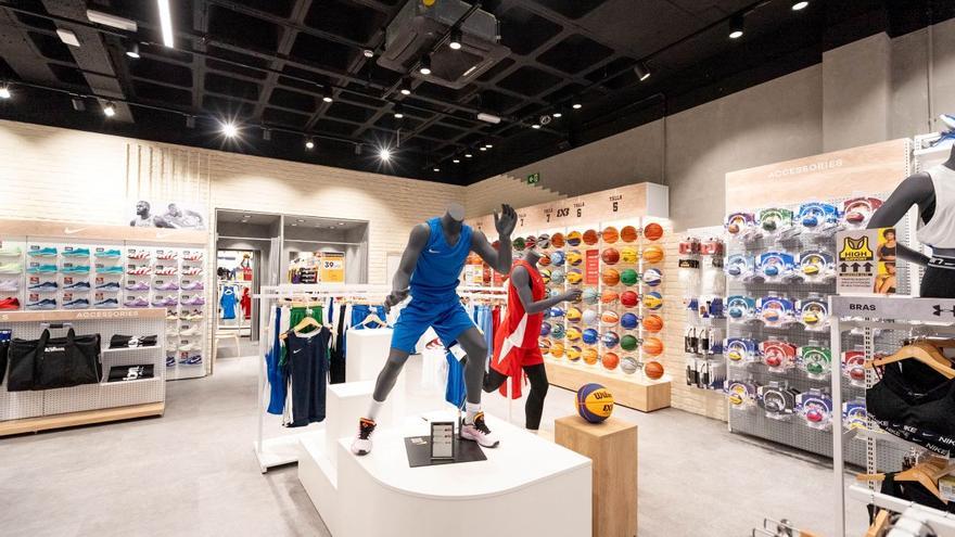 Sports Emotion, una las mayores tiendas especializadas de fútbol y baloncesto, abre en El Boulevard