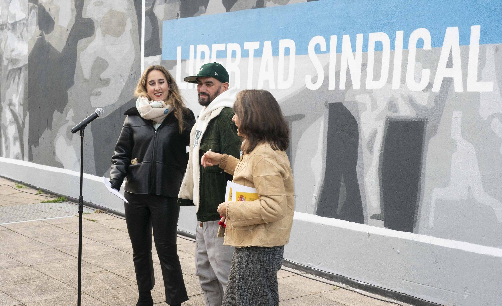 En imágenes: Zabalgana estrena un mural sobre la evolución del movimiento obrero