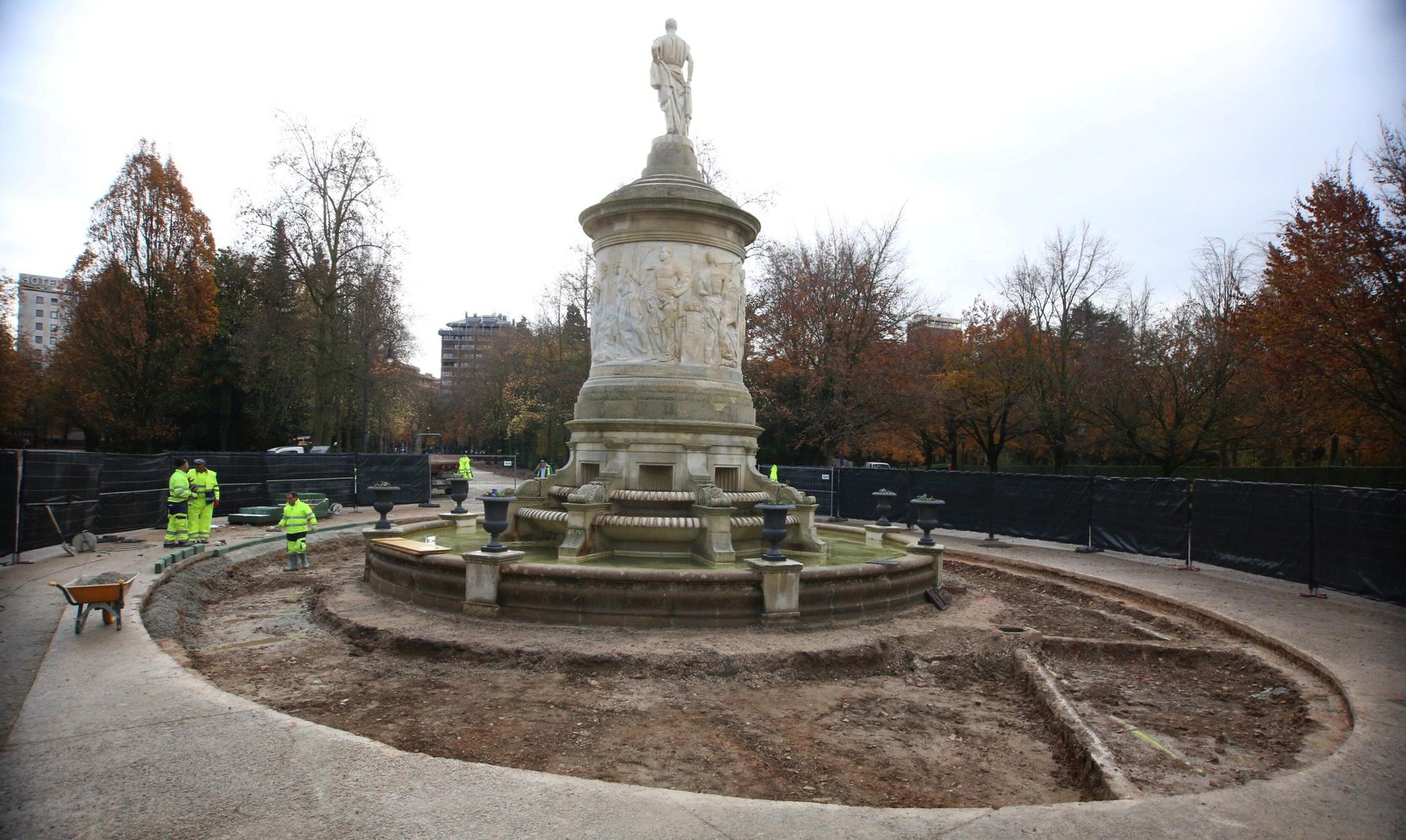 Fotos de los trabajos de mejora de la fuente Julián Gayarre