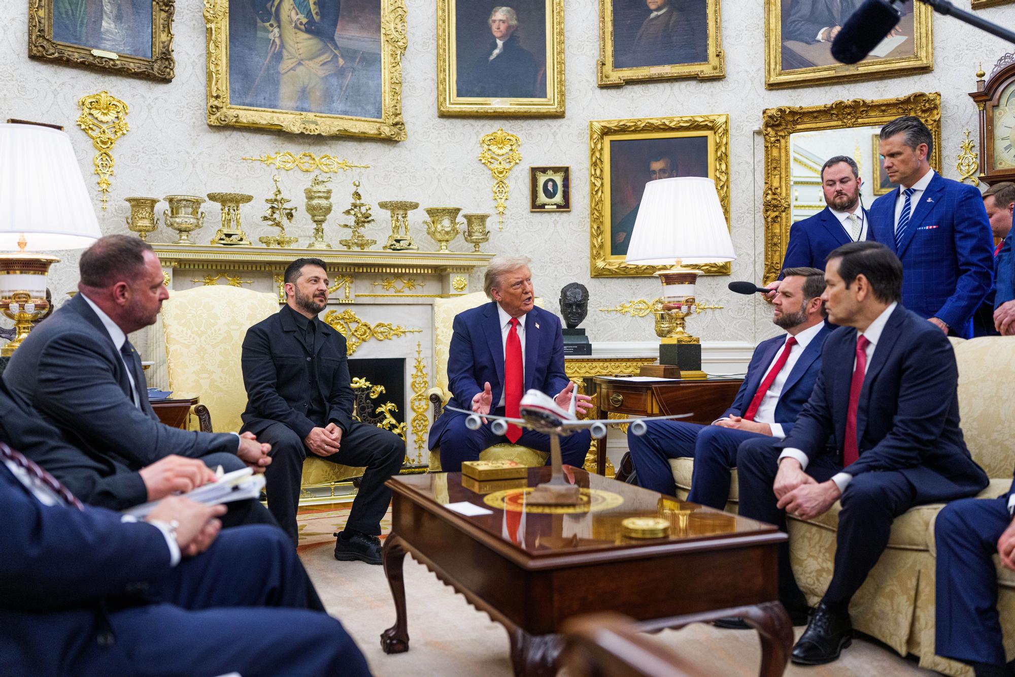 Las imágenes de la histórica reunión entre Trump, Zelenski y los líderes europeos en la Casa Blanca