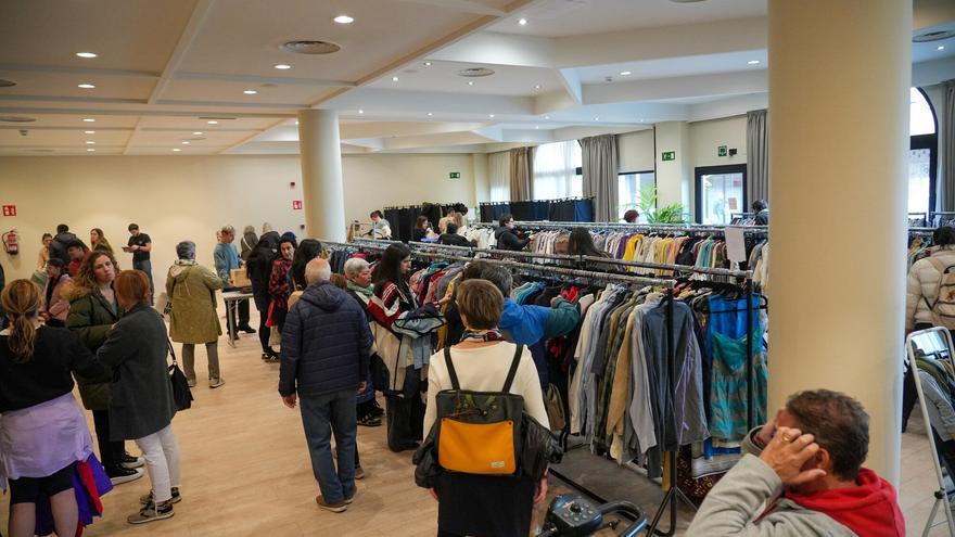 En imágenes: La feria de ropa al kilo en el hotel Silken Ciudad de Vitoria