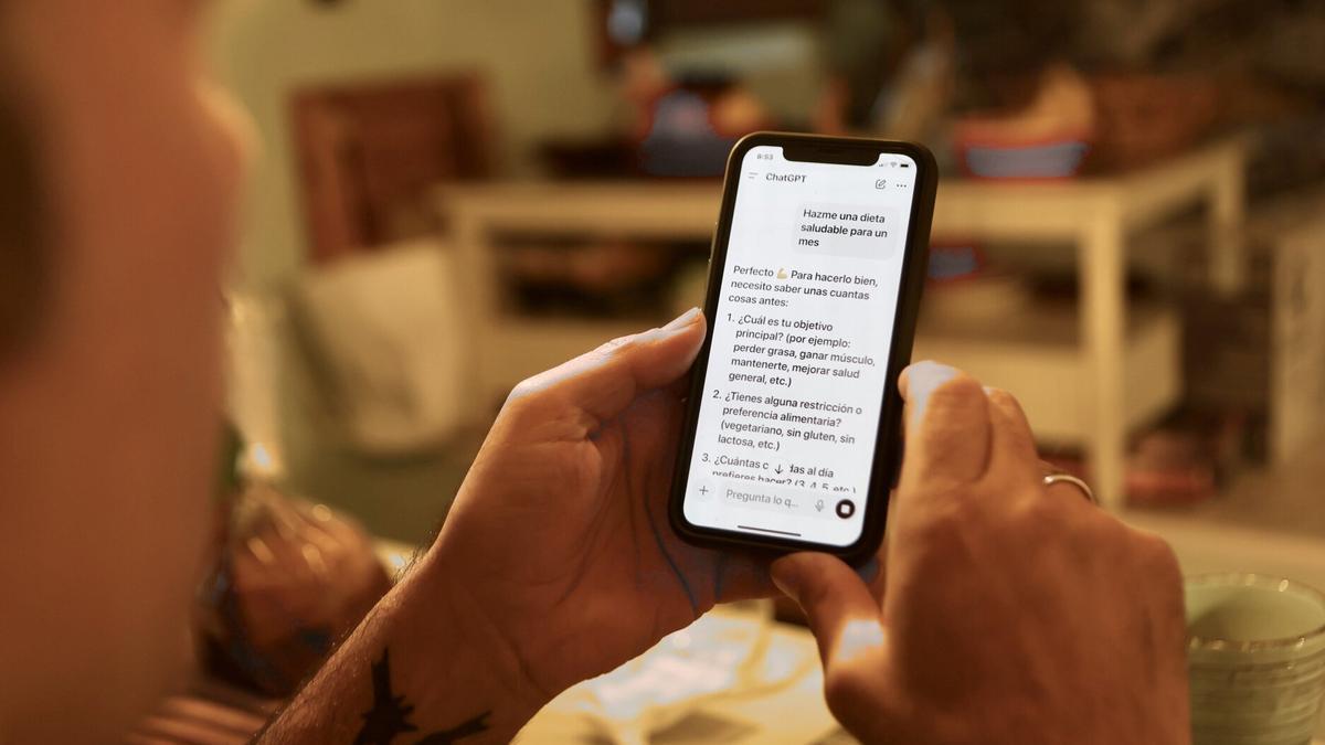 Una persona usuaria utiliza ChatGPT para crear una dieta