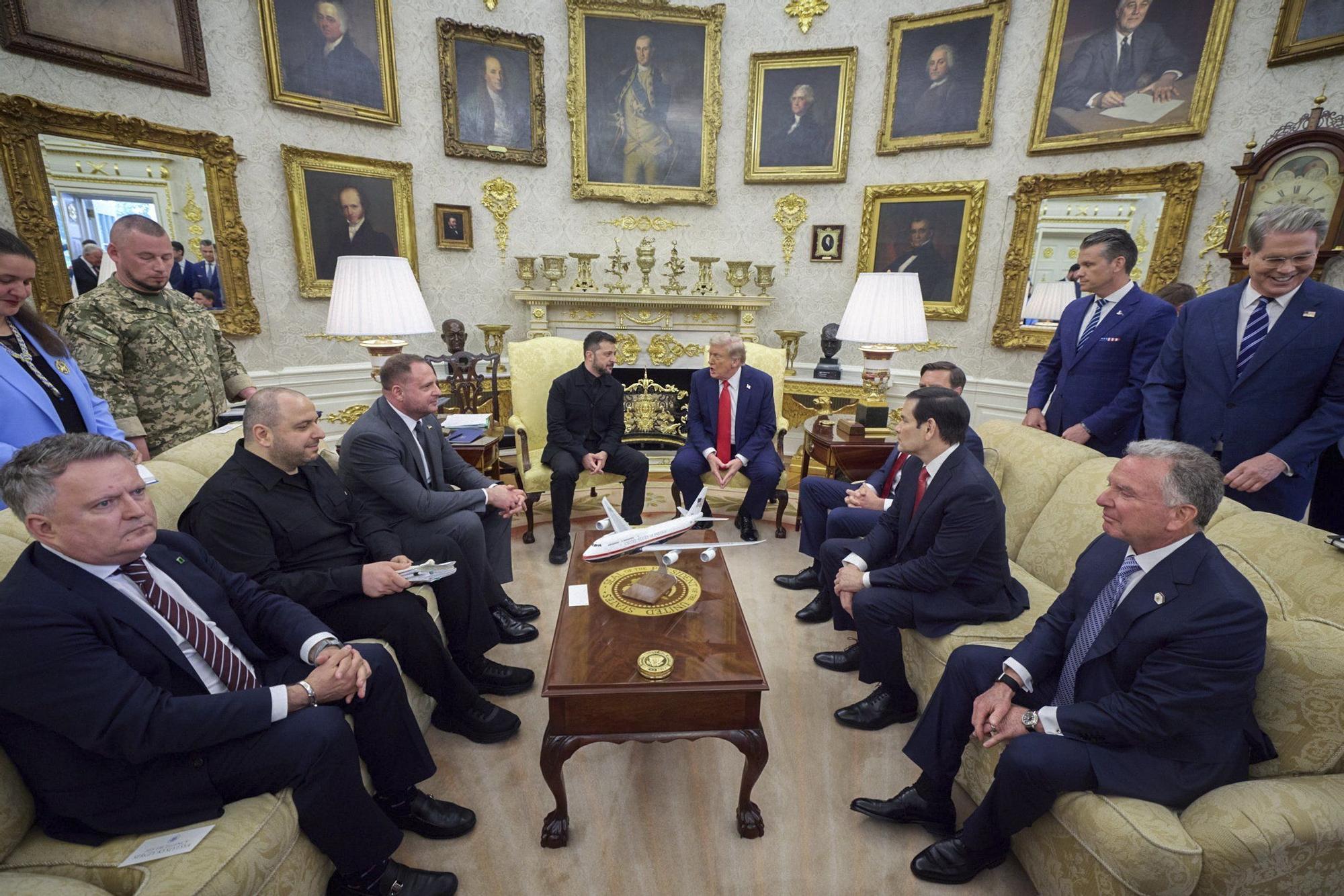 Las imágenes de la histórica reunión entre Trump, Zelenski y los líderes europeos en la Casa Blanca