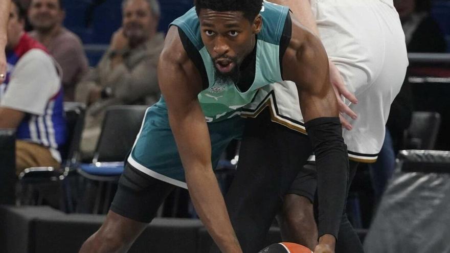 Llegar y besar el santo para Kobi Simmons