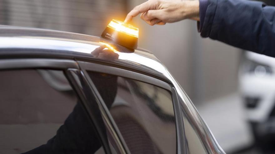 El uso de las balizas V16 ya es obligatorio en la red estatal de carreteras