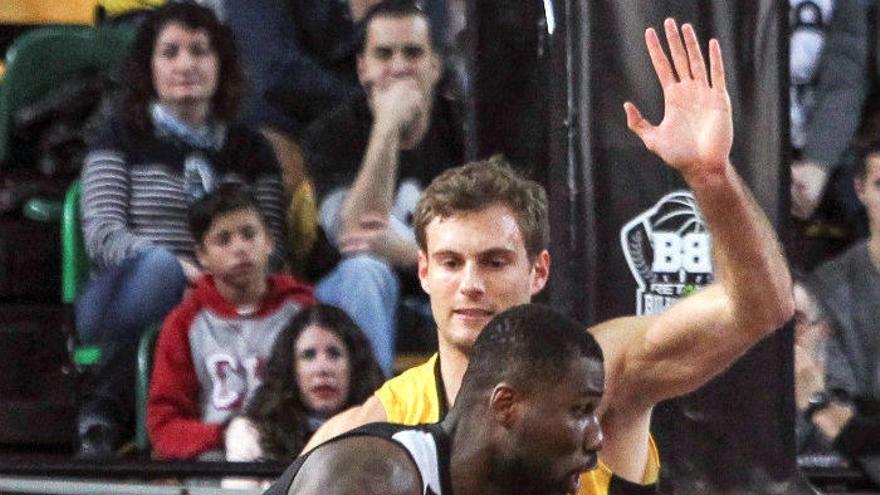 El Tenerife complica la vida al Bilbao Basket